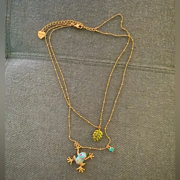 BETSEY JOHNSON!
Gold Frog Pendant Necklace with Leaf Charm - Picture 2 of 7